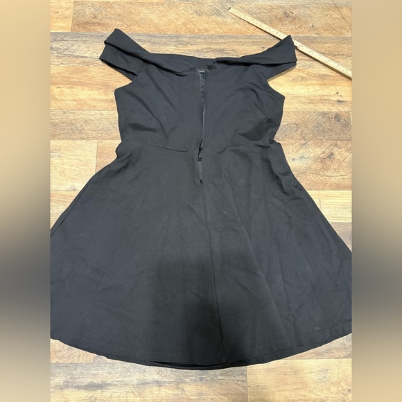 Elegant Lulu’s Black Off-Shoulder Dress - Picture 8 of 9